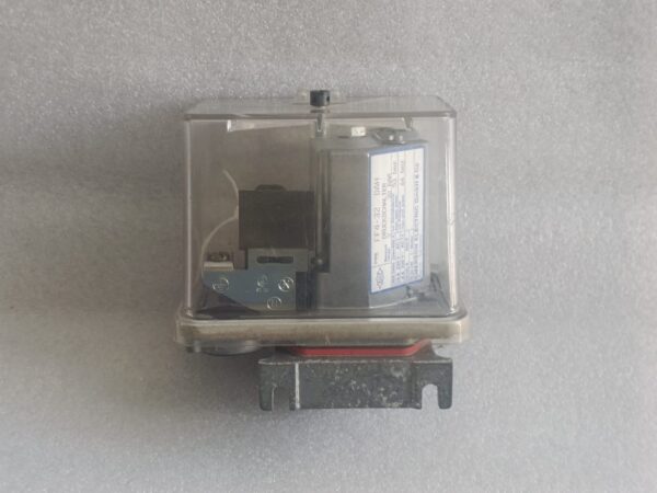 EMERSON FF4-32 DAH PRESSURE SWITCH
